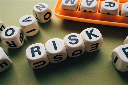 リスク方程式　リスク資産　安全資産　年齢
